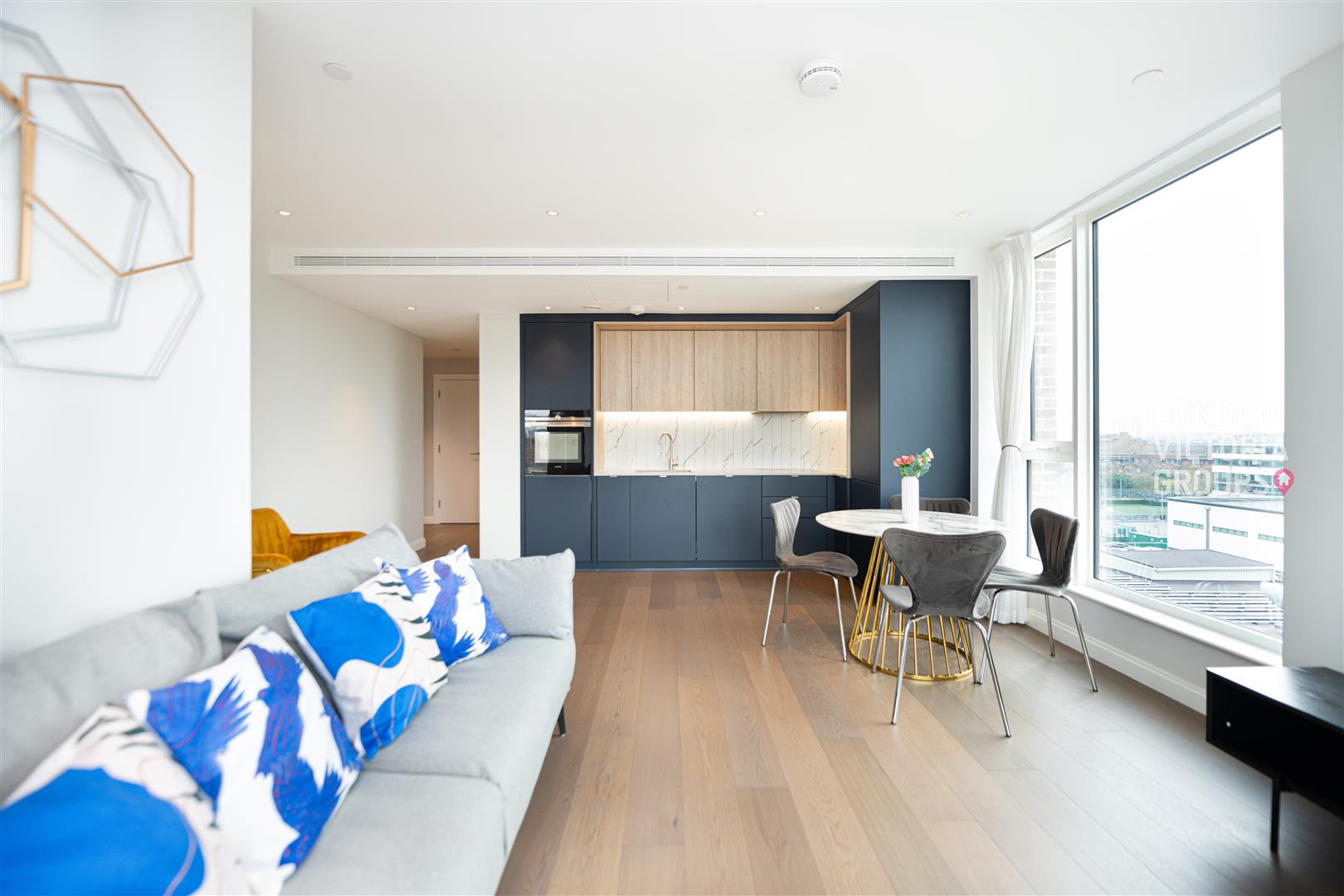 2 bed property in 281 Kennington Lane, London